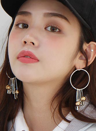○ ring safety pin earring