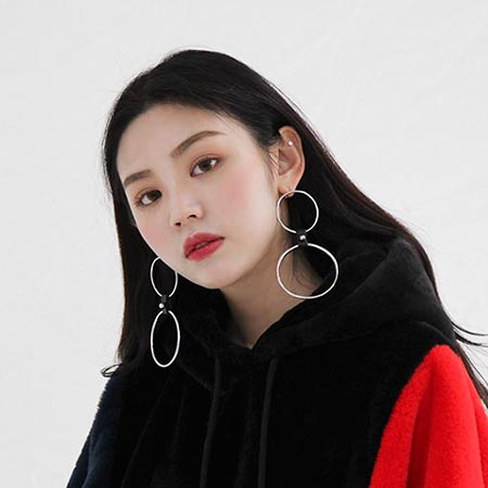 Double ○ ring leather connect earrings
