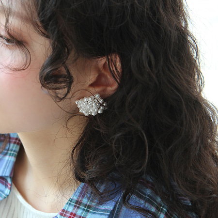 pearls flower earrings
