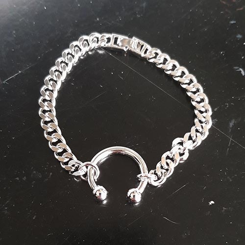 pierce chain bracelet