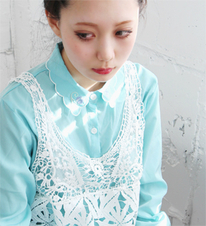 tulip embroidered collar blouse (2colors)