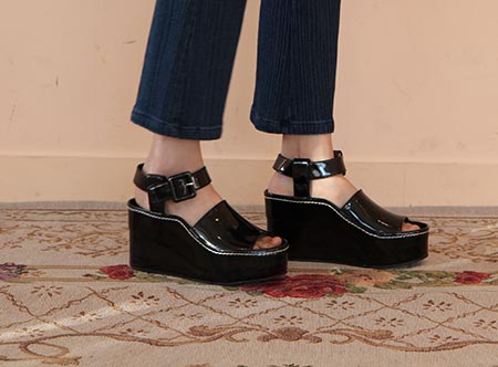stitch platform sandals (2 colors)