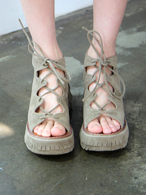 lace up fringe sandals (2 colors)