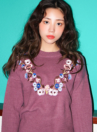 Flower embroidery knit top (2 colors)