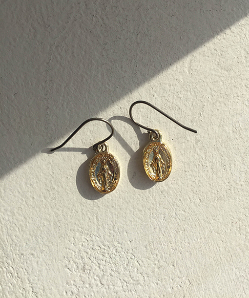 Mini rosario earring