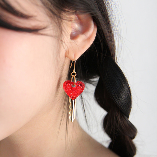 heart key earring