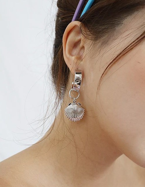metal clam earring