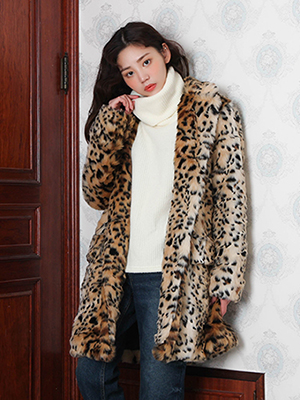 Silky LEOPARD fur coat