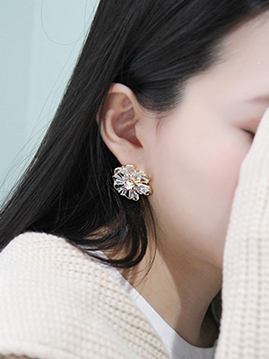 clear flower earring
