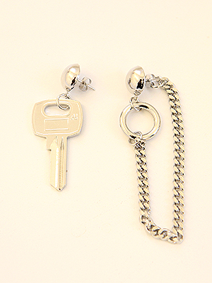 key &amp; chain unbalance earring