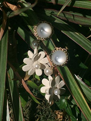 pure flower stone earring
