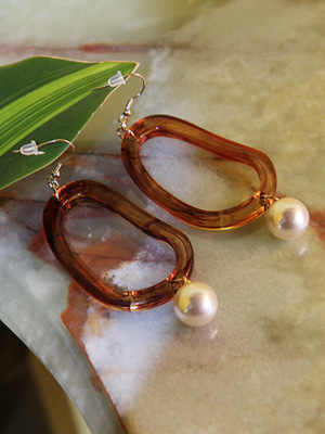 marble curve pearl earring