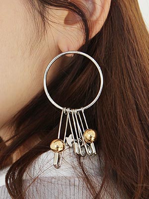 ○ ring safety pin earring