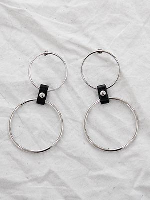 Double ○ ring leather connect earrings