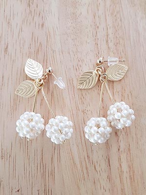 Pearl cherry earring