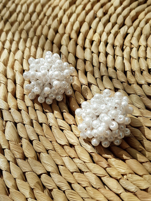 pearls flower earrings