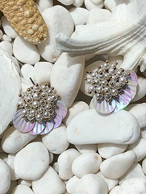 aurora clam pearl earring