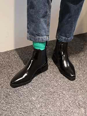 pointed chelsea boots