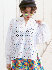 flower punched hole blouse