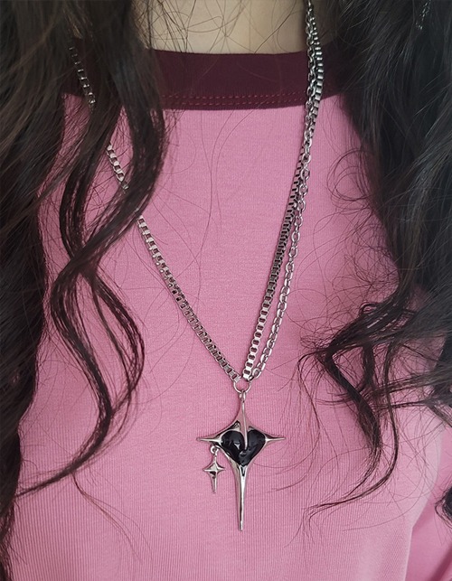 black heart long necklace