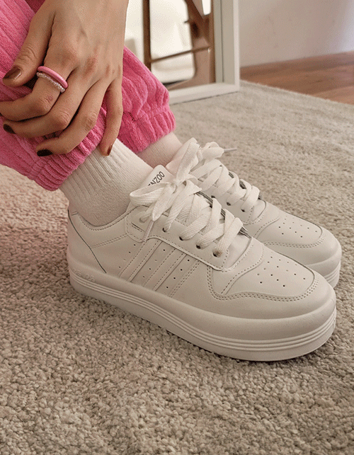 2 line white sneakers