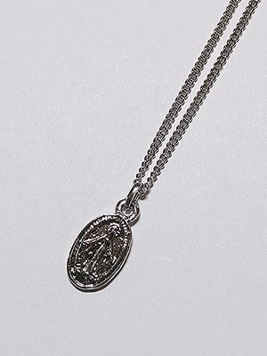 rosario mini necklace