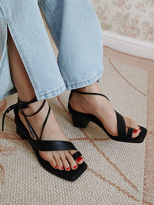 strappy middle heel sandal (2 colors)