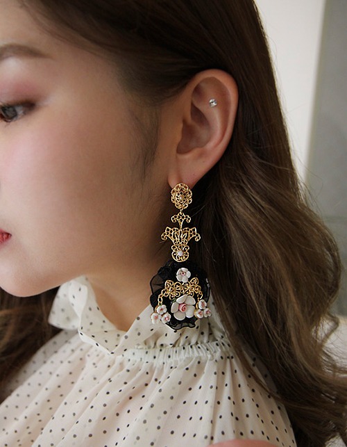 flower mesh earring