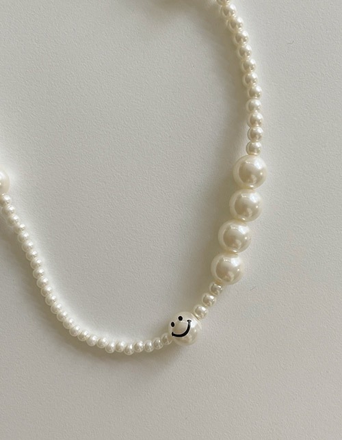 SMILE PEARL NECKLACE
